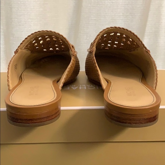 Michael Kors Charlton Slide Acorn - Picture 9 of 15